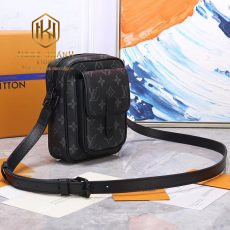 Túi đeo chéo Louis Vuitton