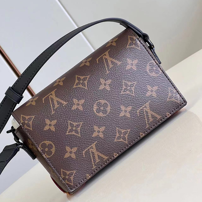 Túi đeo chéo Louis Vuitton