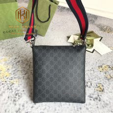 Túi đeo chéo nam Gucci