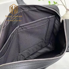 Túi xách nam Louis Vuitton màu đen