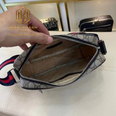 Túi đeo chéo nam Gucci
