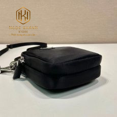 Túi đeo chéo nam Prada