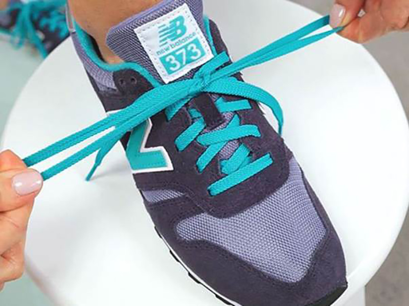 cách buộc dây giày thể thao