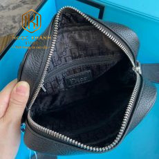 Túi đeo chéo nam Dior