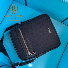 Túi đeo chéo nam Dior