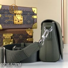 Túi đeo chéo nam Louis Vuitton