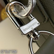 Túi đeo chéo nam Louis Vuitton