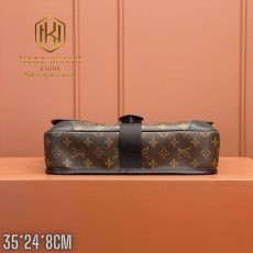 Túi đeo chéo nam Louis Vuitton