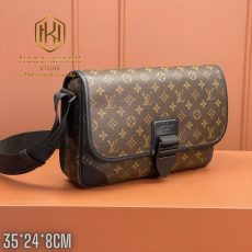 Túi đeo chéo nam Louis Vuitton