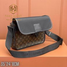 Túi đeo chéo nam Louis Vuitton