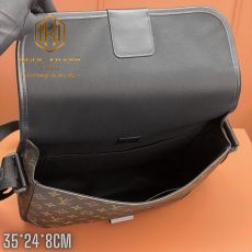 Túi đeo chéo nam Louis Vuitton