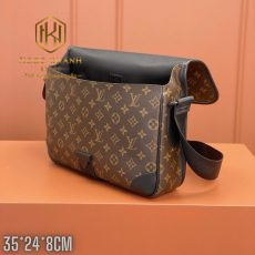 Túi đeo chéo nam Louis Vuitton