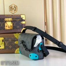 Túi đeo chéo nam Louis Vuitton