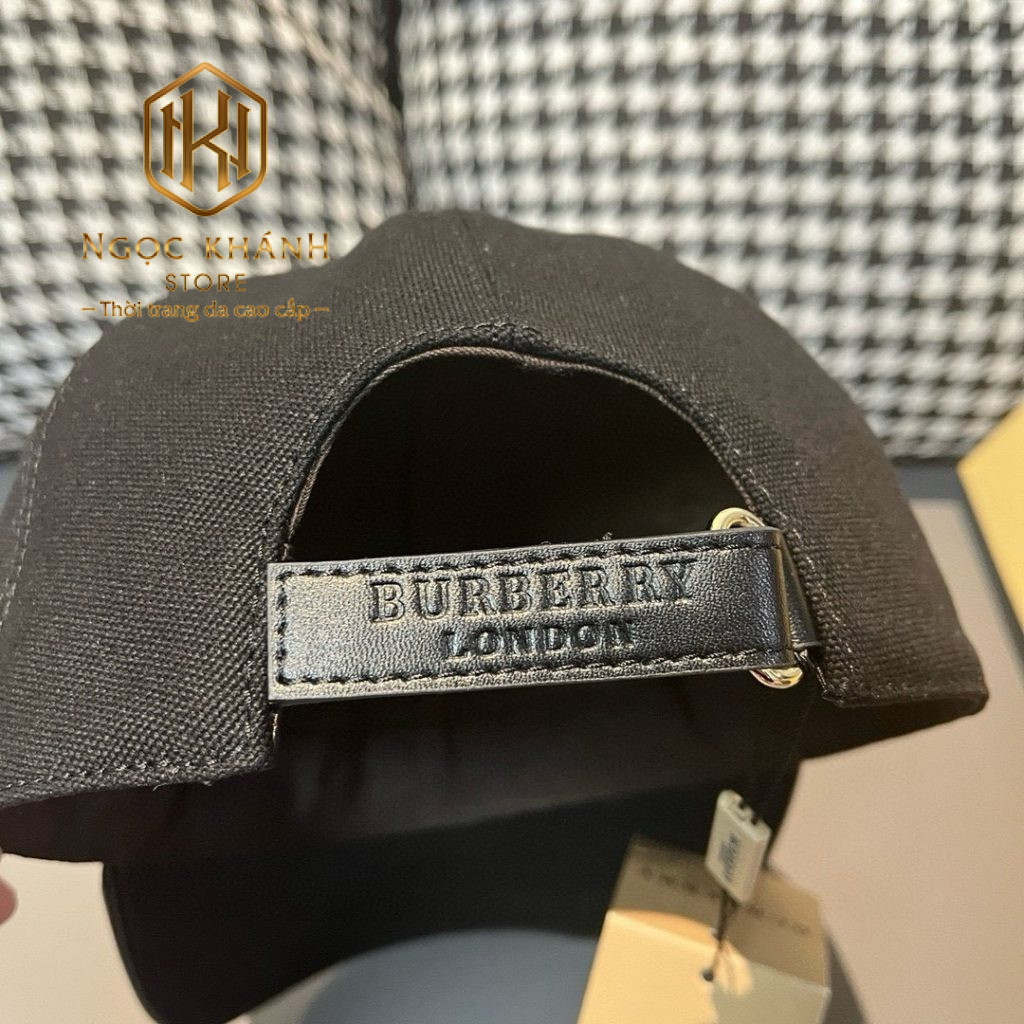 Mũ nam Burberry màu đen