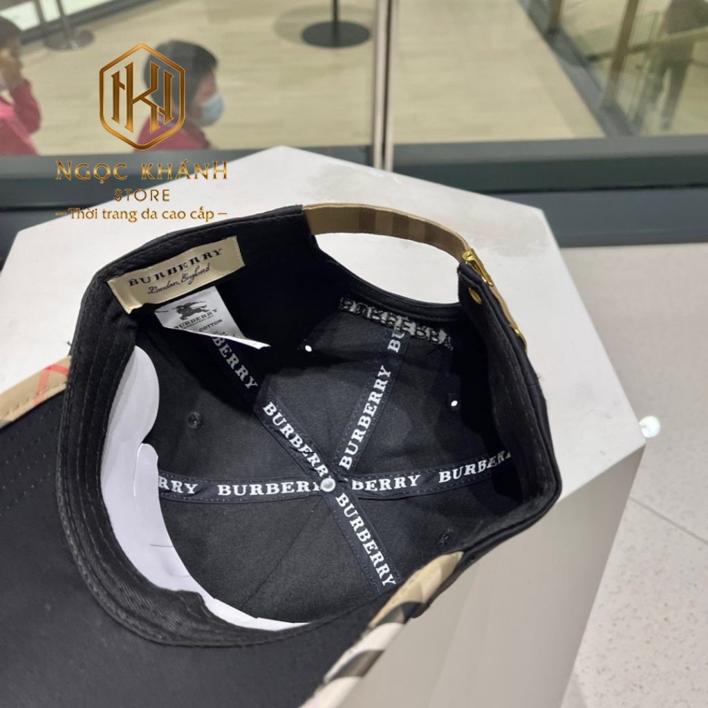 Mũ nam Burberry màu đen