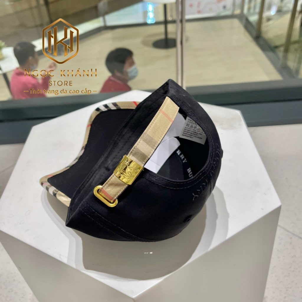 Mũ nam Burberry màu đen