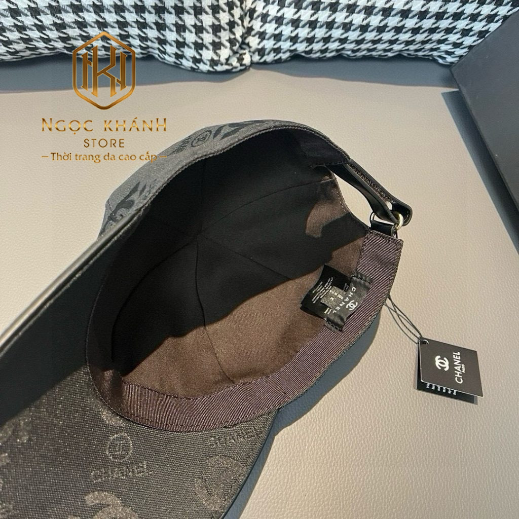 Mũ nam Chanel màu đen