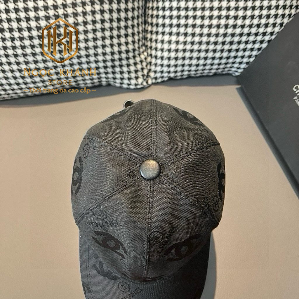 Mũ nam Chanel màu đen