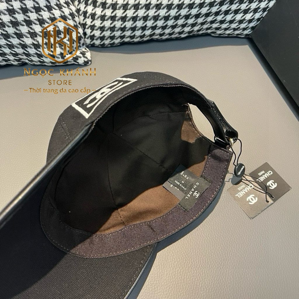 Mũ nam Chanel màu đen