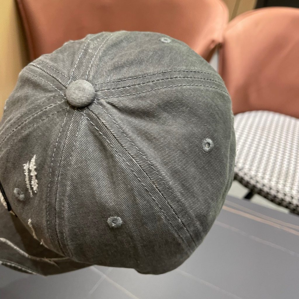 Mũ nam Chanel màu ghi