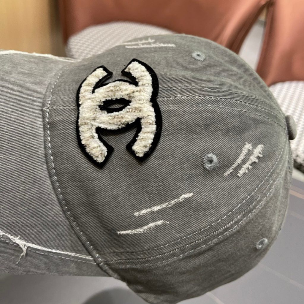 Mũ nam Chanel màu ghi