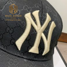 Mũ nam Gucci màu đen