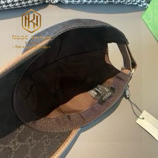 mu nam gucci mau den hoa tiet logo vang 2