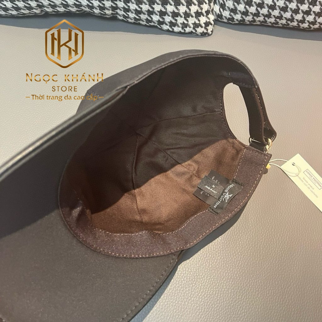 Mũ nam Louis Vuitton màu đen