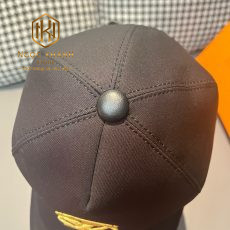 Mũ nam Louis Vuitton màu đen