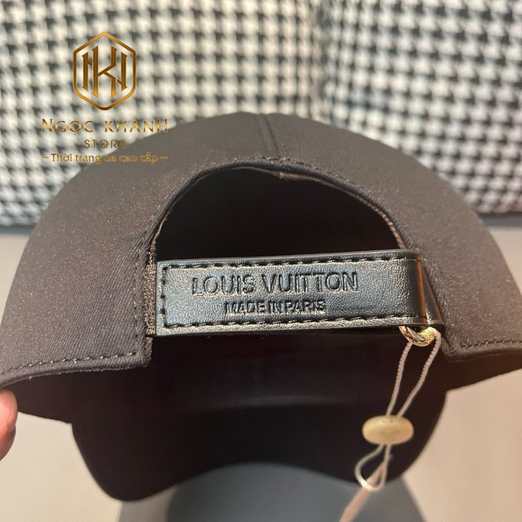 Mũ nam Louis Vuitton màu đen