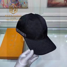 Mũ nam Louis Vuitton màu đen