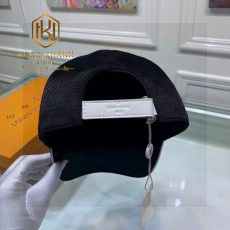 Mũ nam Louis Vuitton màu đen