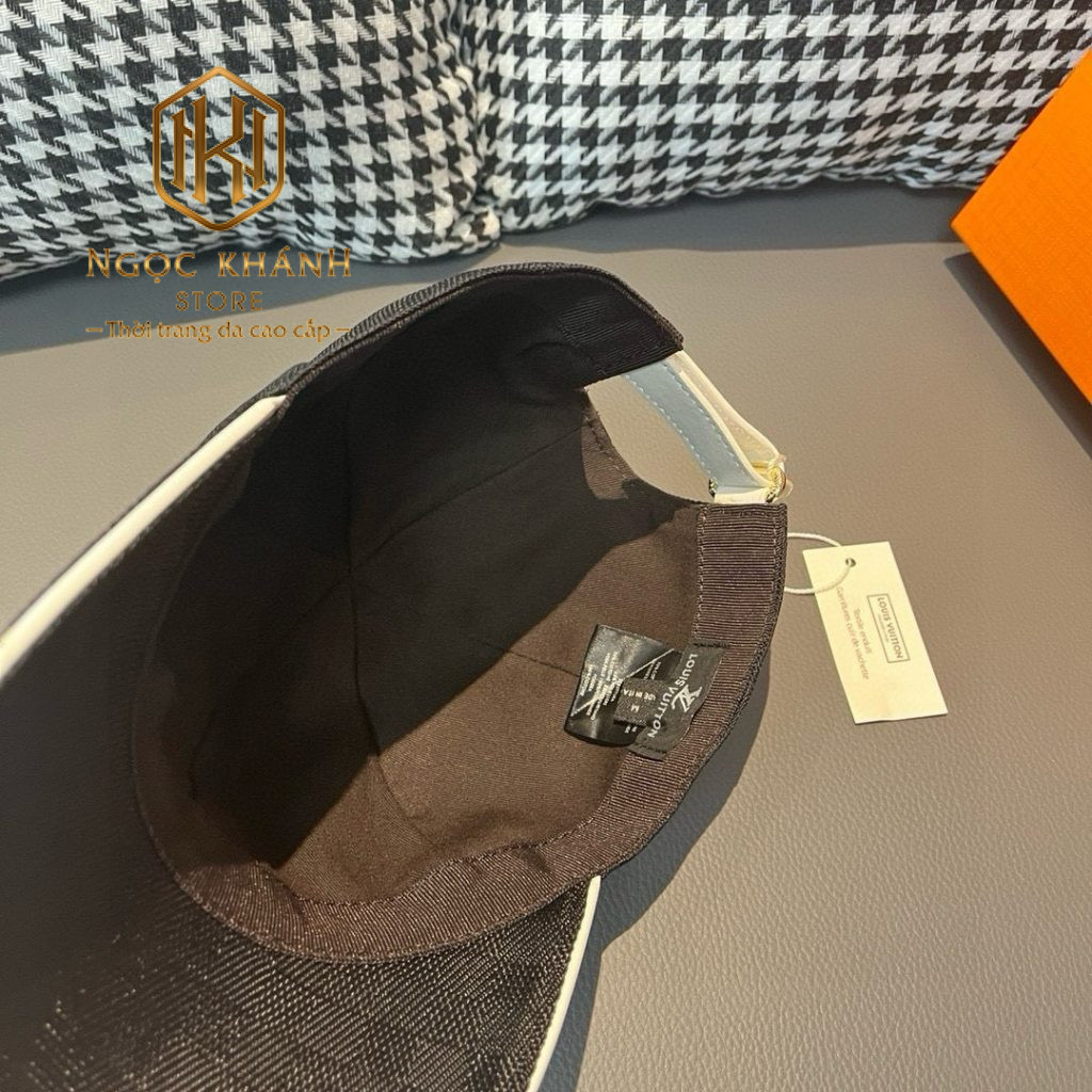 Mũ nam Louis Vuitton màu đen