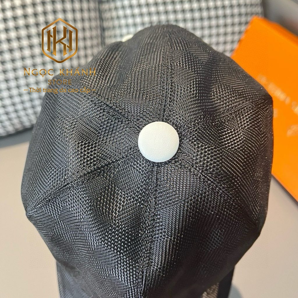 Mũ nam Louis Vuitton màu đen