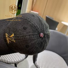 Mũ nam Louis Vuitton màu đen