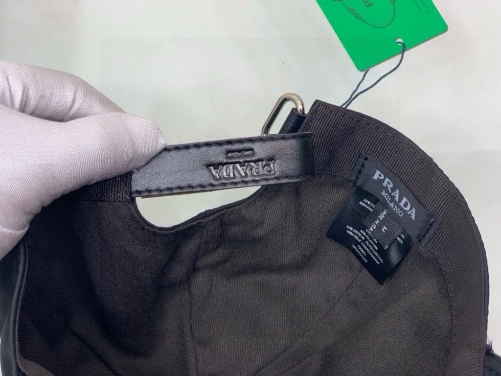 Mũ nam Prada màu đen