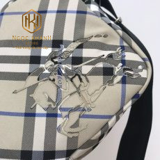 Túi đeo chéo nam Burberry