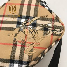 Túi đeo chéo nam Burberry