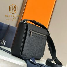 Túi đeo chéo nam Dior