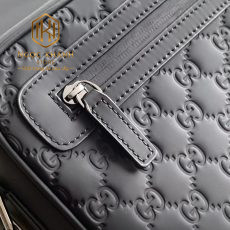 Túi đeo chéo nam Gucci