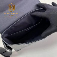 Túi đeo chéo nam Louis Vuitton