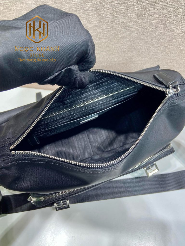 Túi đeo chéo nam Prada