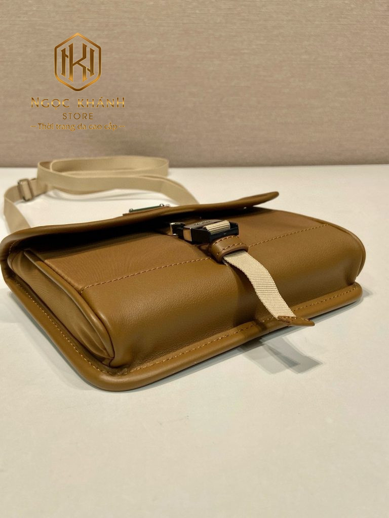 Túi đeo chéo nam Prada