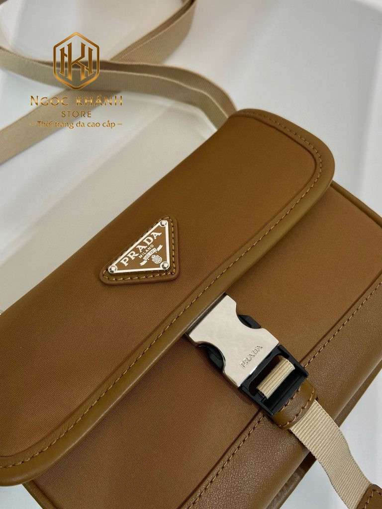 Túi đeo chéo nam Prada