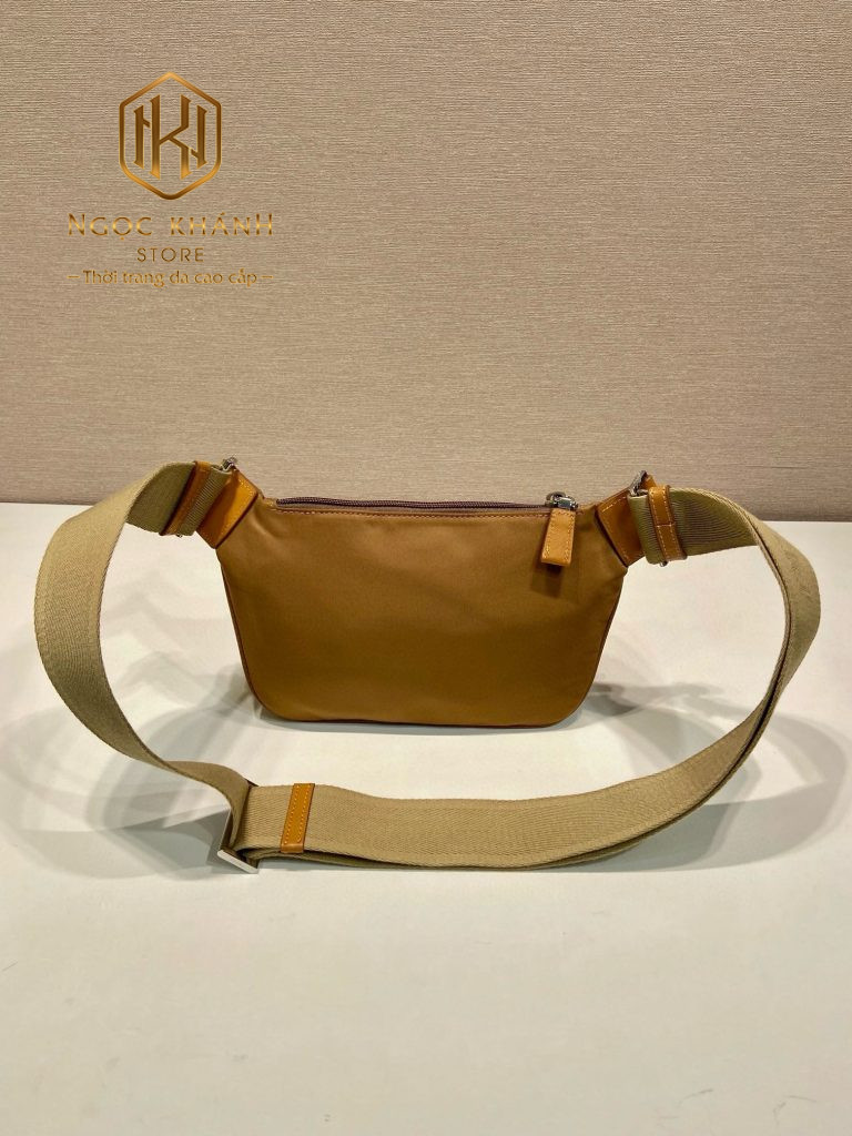 Túi đeo chéo nam Prada