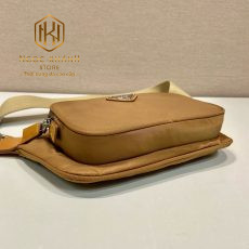 Túi đeo chéo nam Prada