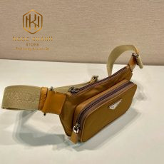 Túi đeo chéo nam Prada