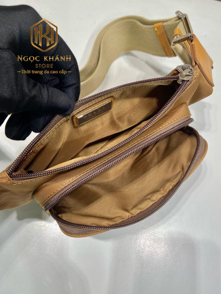 Túi đeo chéo nam Prada