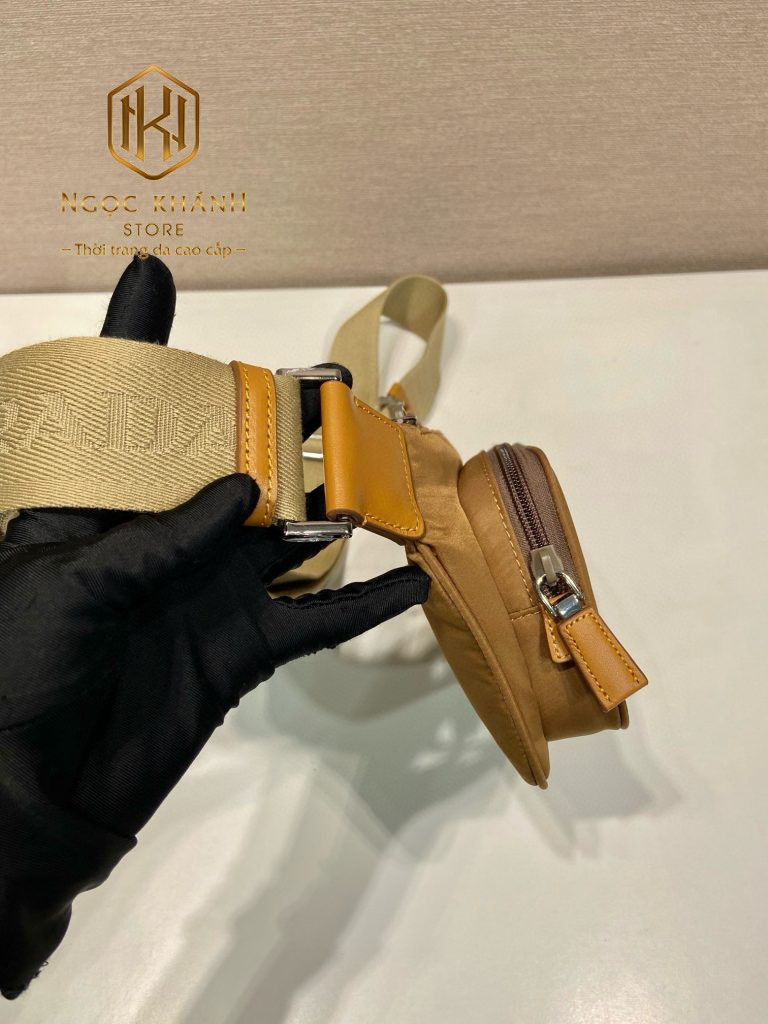 Túi đeo chéo nam Prada