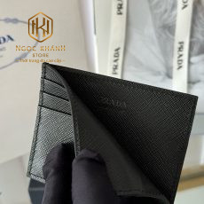 vi dung the prada mau xanh 9